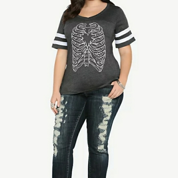 Torrid Ribcage Football Tee 2X - Picture 4 of 6